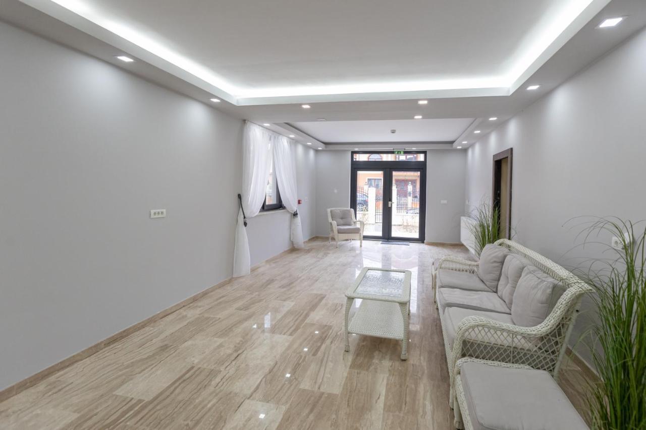 Villa Class Sînmartin 外观 照片